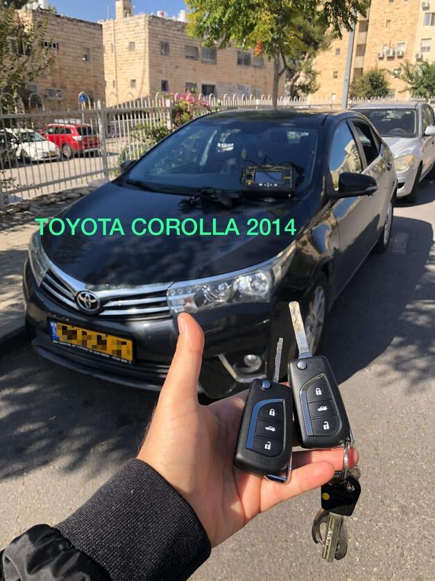  toyota_corolla