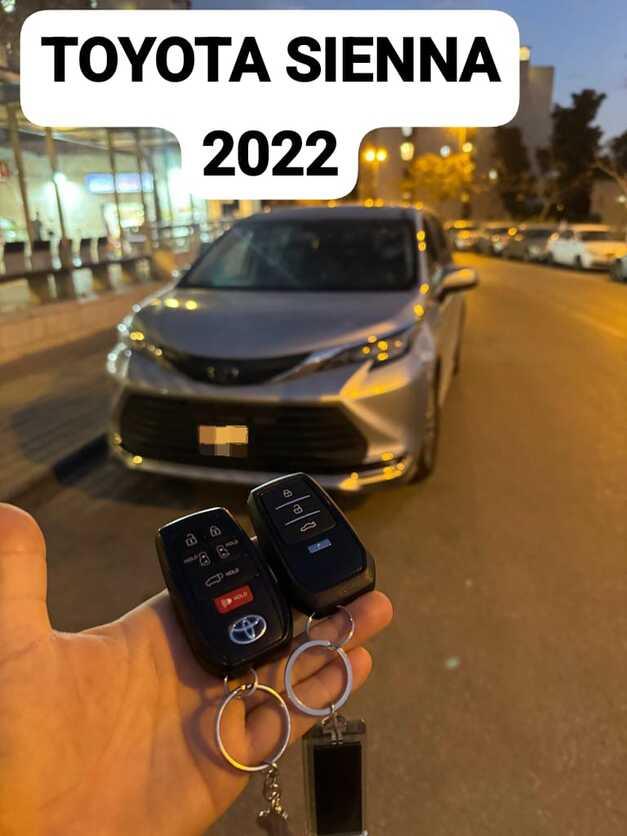toyota_sienna_le