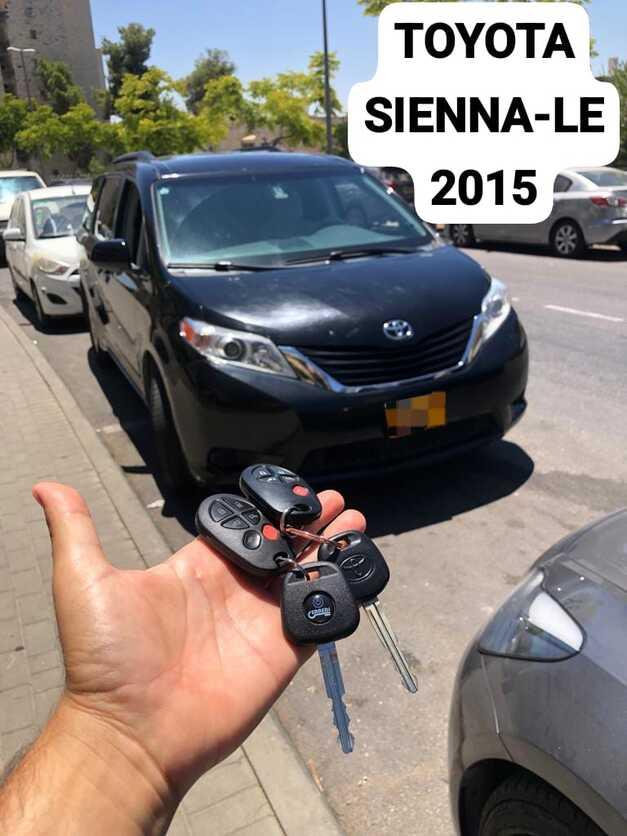 toyota_sienna_le