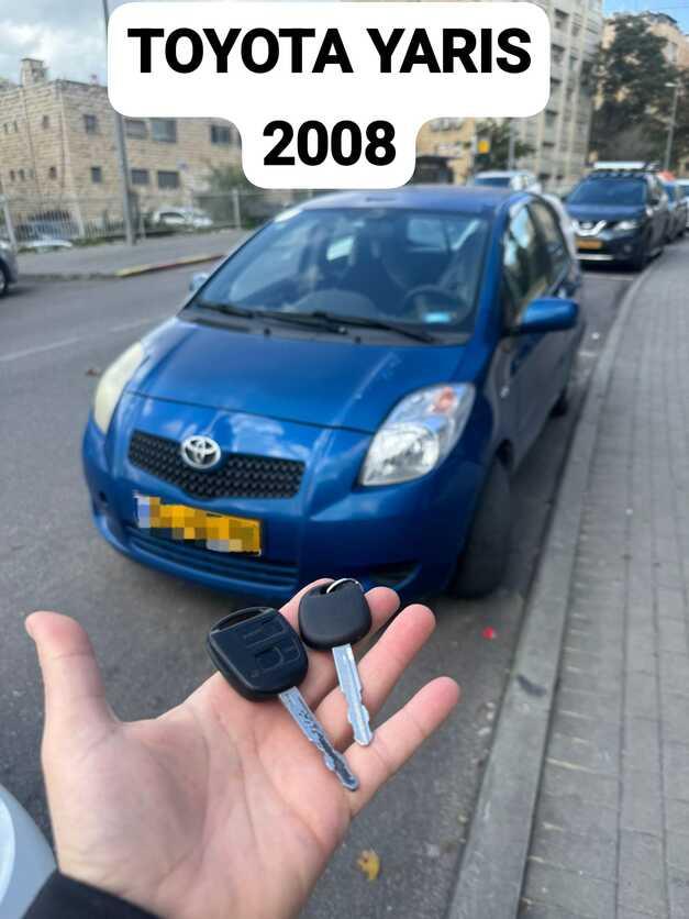 toyota_yaris 