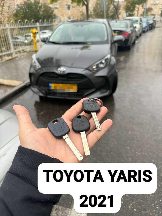 toyota_yaris 